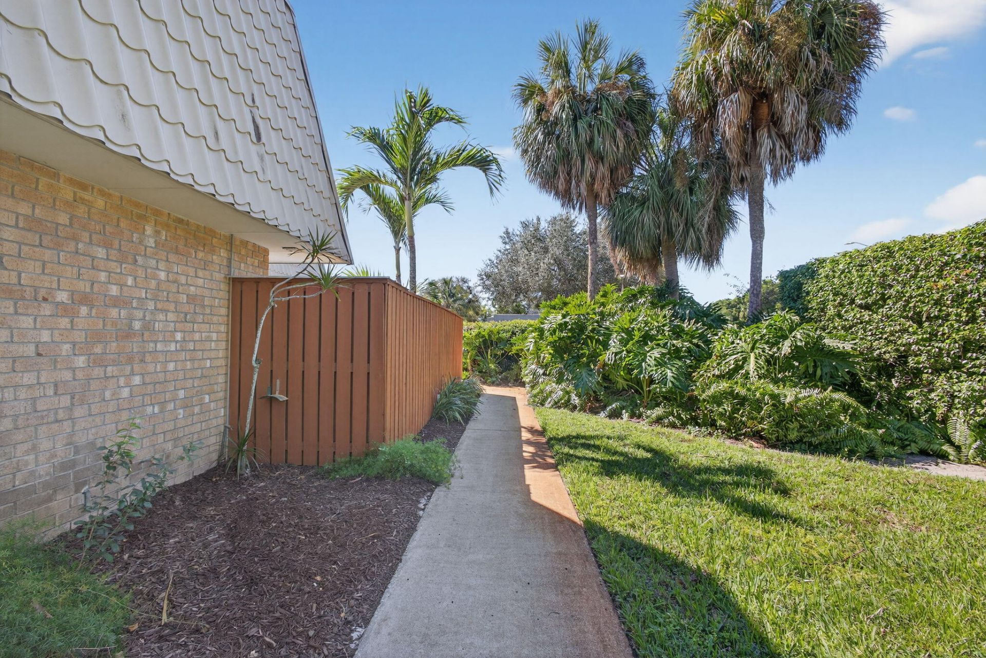 1700 Embassy Drive, Unit 103, West Palm Beach, FL 33401 Photo