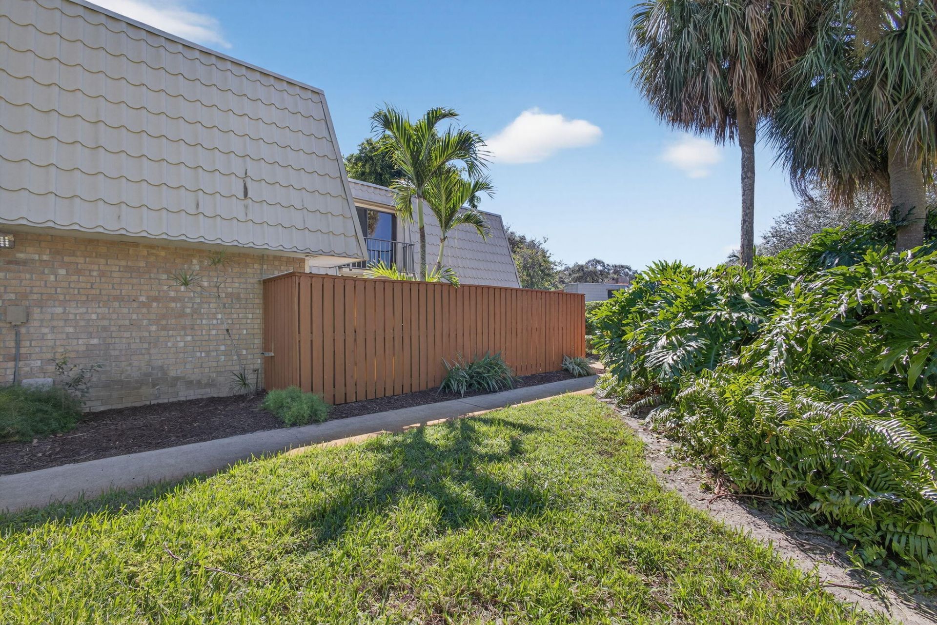 1700 Embassy Drive, Unit 103, West Palm Beach, FL 33401 Photo