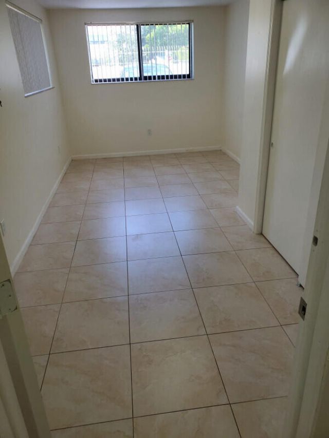 2460 NE 215th Street, Miami, FL 33180 Photo