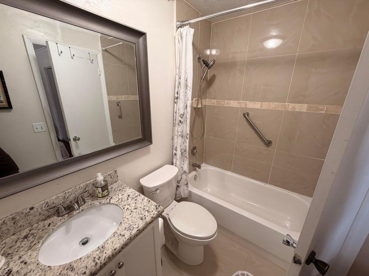 569 Normandy L, Delray Beach, FL 33484 Photo