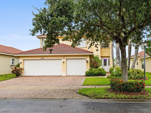 1894 SW Grey Falcon Cir Circle SW, Vero Beach, FL 32962
