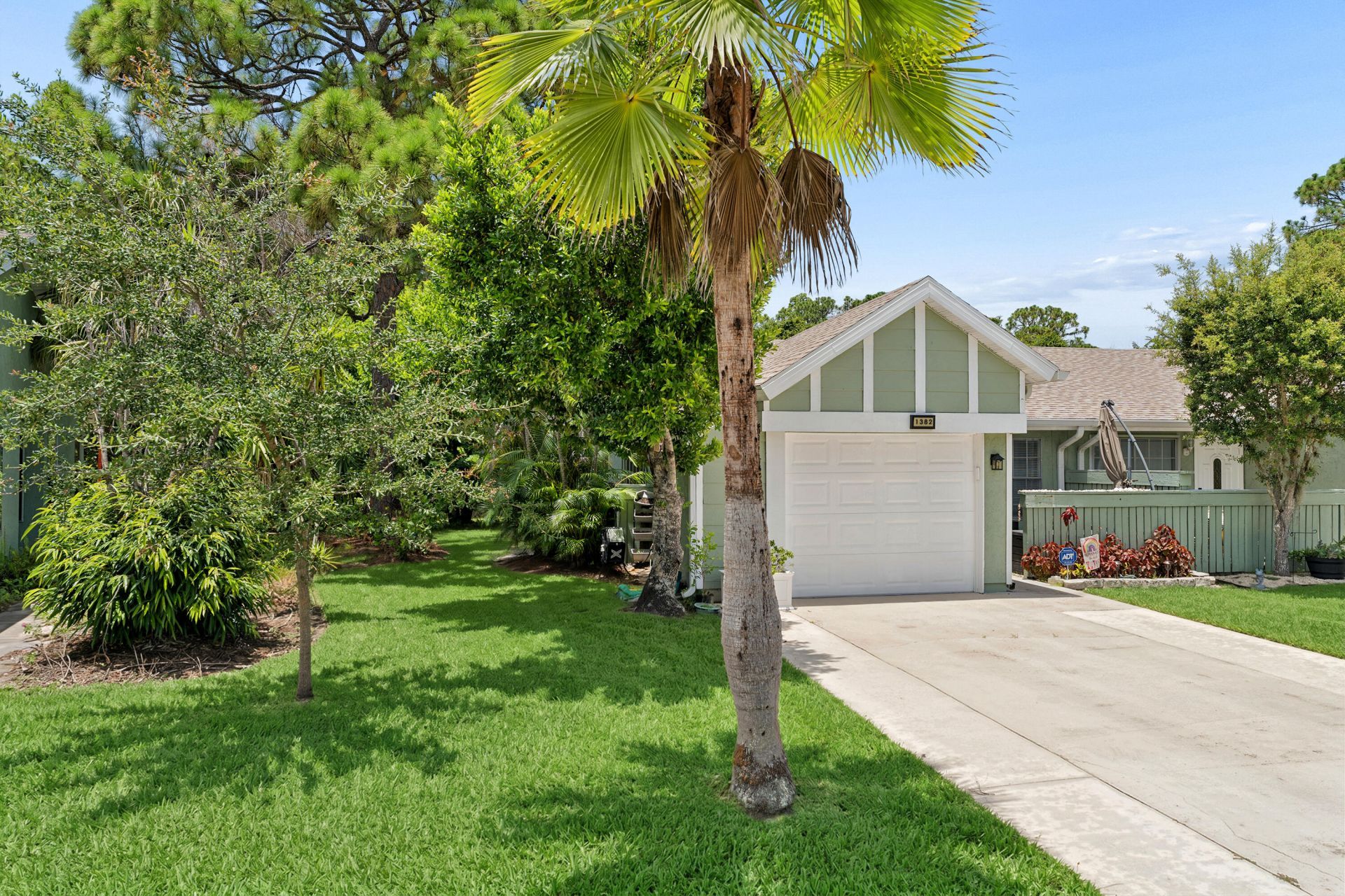 1382 SE Rivergreen Circle, Port Saint Lucie, FL 34952 Photo