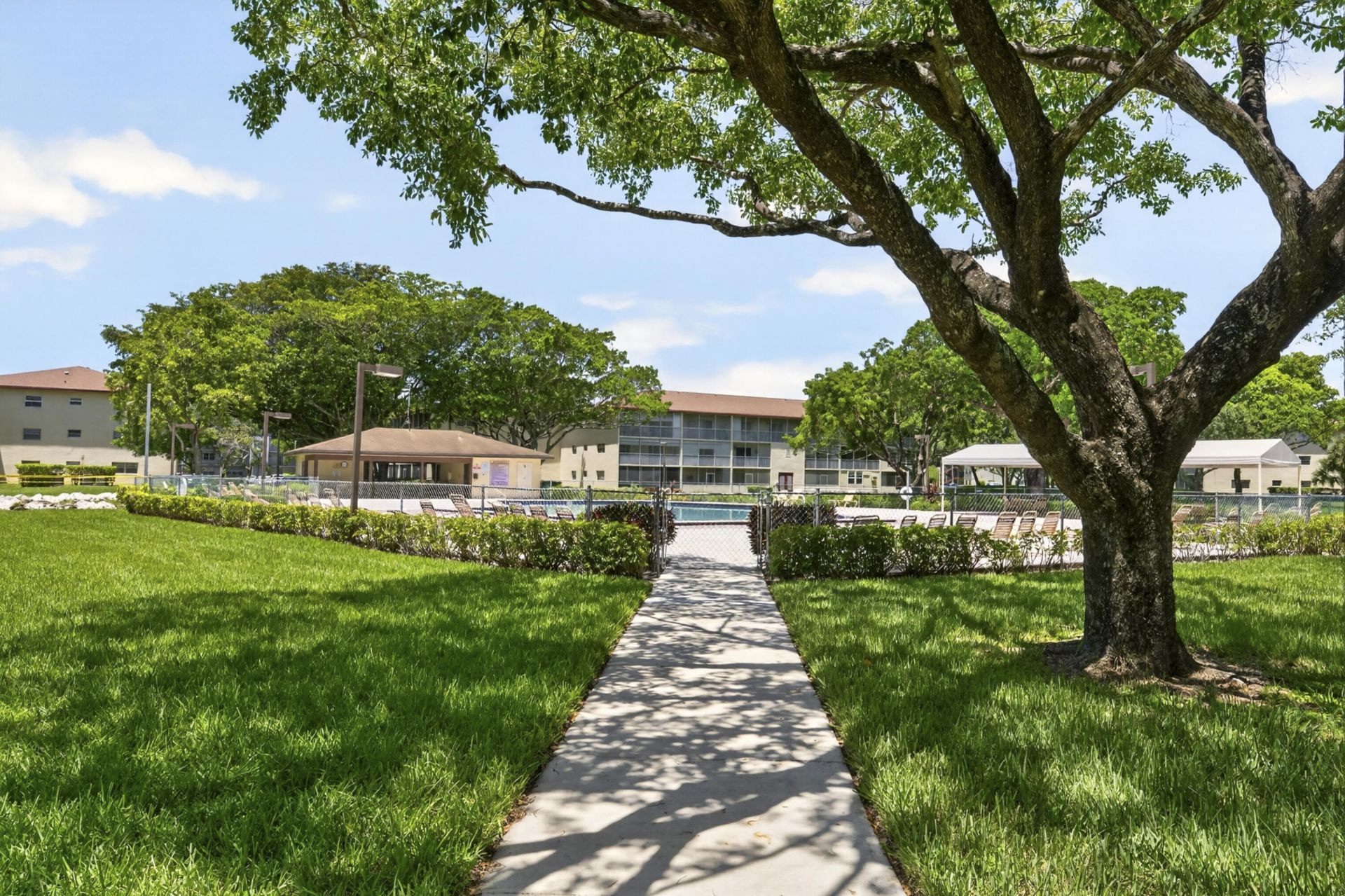 101 SW 132nd Way, Unit 215J, Pembroke Pines, FL 33027 Photo