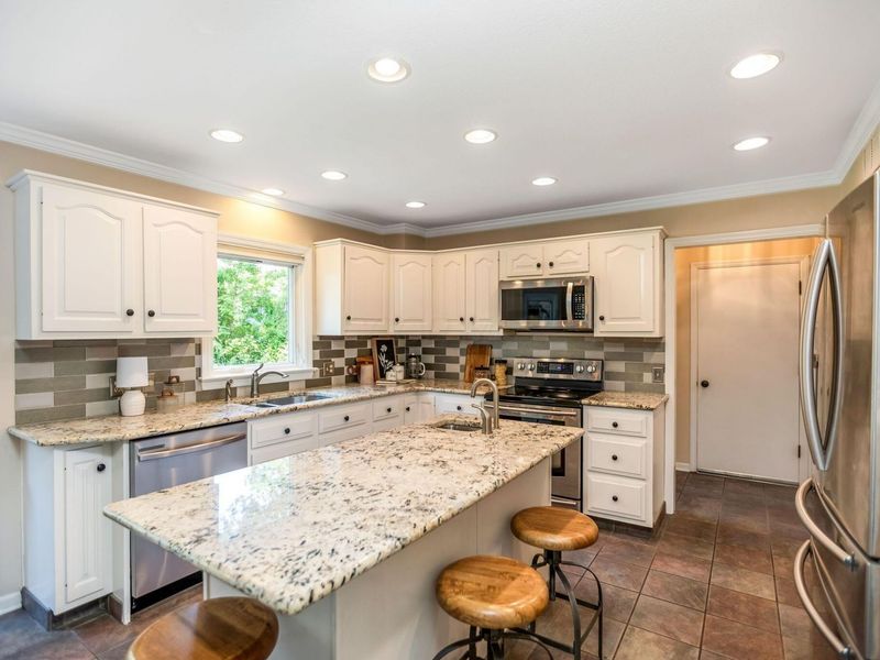 1400 Oakbourne Drive, Columbus, OH 43235 Photo 17
