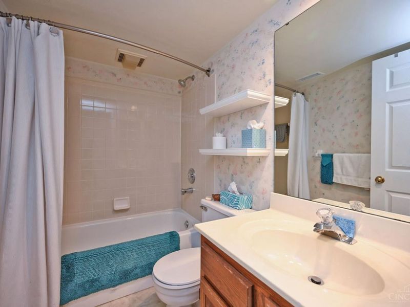 6889 Maddux Drive, Anderson Twp, OH 45230 Photo 57