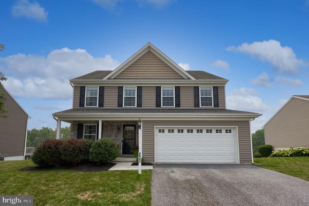 233 LOGHES DRIVE , MANHEIM, PA 17545