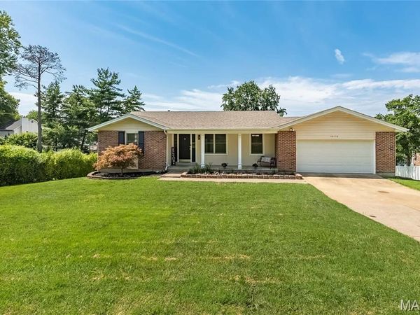12112 Greenwalk Drive, St Louis, MO 63146