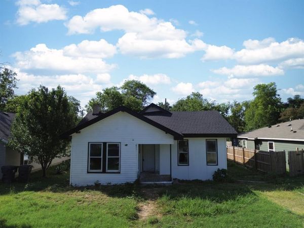2210 McKenzie Avenue , Waco, TX 76708
