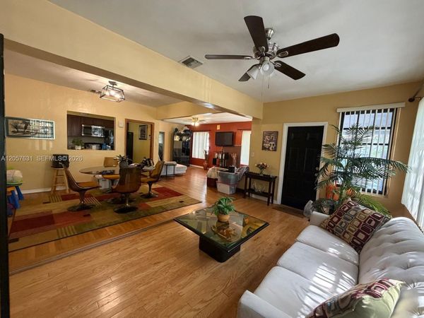 709 N 26th Ave , Unit 709, Hollywood, FL 33020