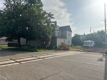 405 N Uhrich Street, Uhrichsville, OH 44683