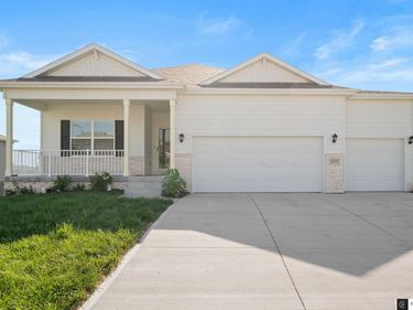 8519 S 63rd Street, Papillion, NE 68157