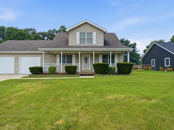 206 Ironwood Street SW, DeMotte, IN 46310