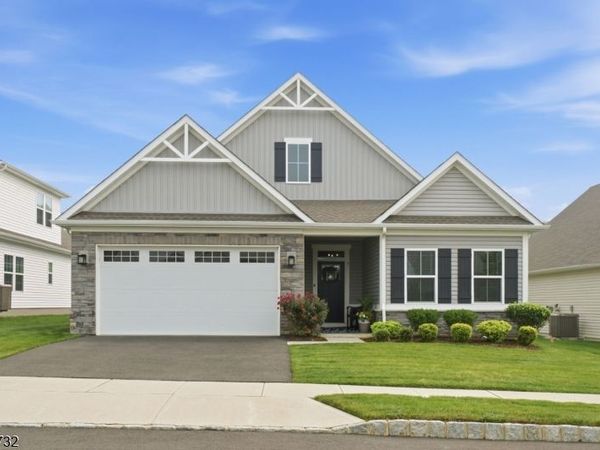 5 Harris Hawk Rd, Washington, NJ 07882