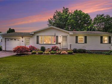 41 N Lansing Circle, Rochester, NY 14624
