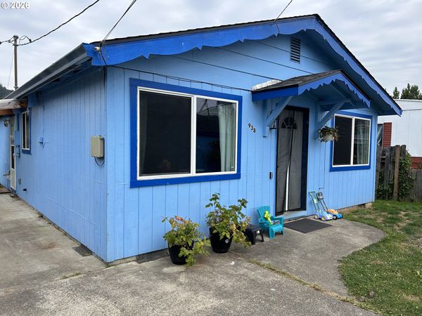 938 N 8TH ST, Reedsport, OR 97467