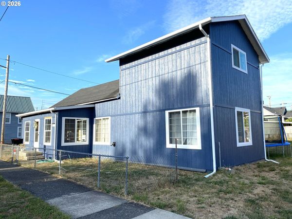 603 4TH ST, Myrtle Point, OR 97458