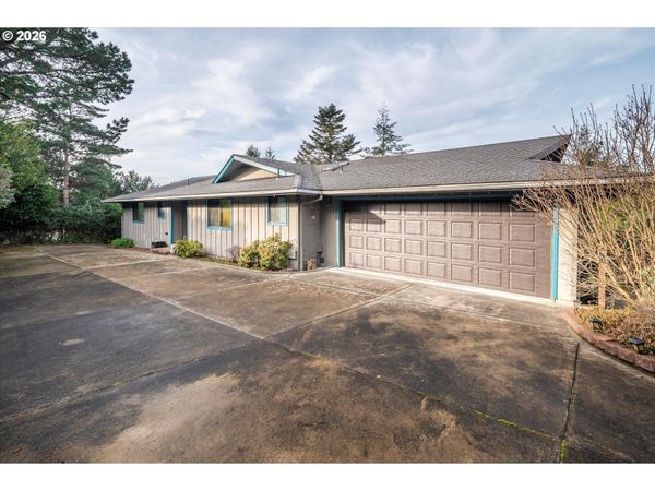 875 SIGNAL WAY, Coos Bay, OR 97420
