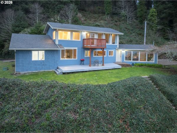 3823 YAQUINA BAY RD, Newport, OR 97365