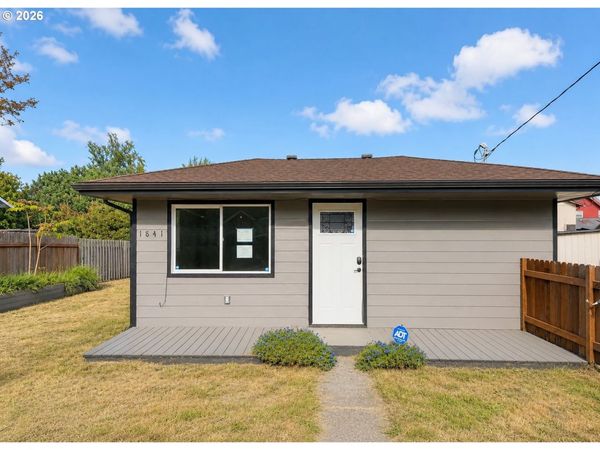 1841 MADRONA ST, North Bend, OR 97459