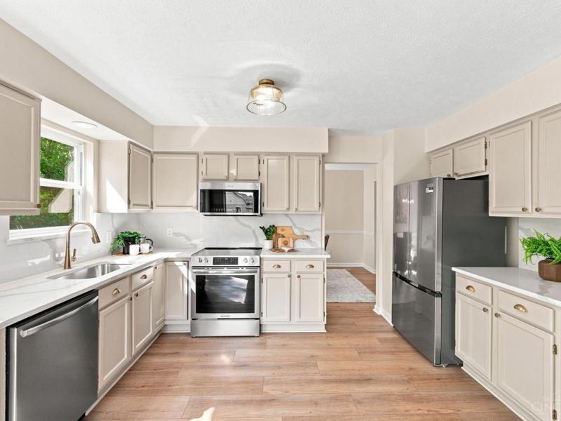 8631 Acredale Drive, West Chester, OH 45069 Photo 10