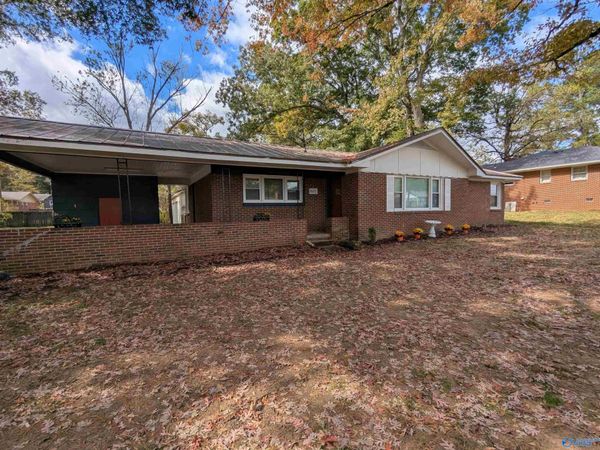 807 Corsbie Street, Hartselle, AL 35640
