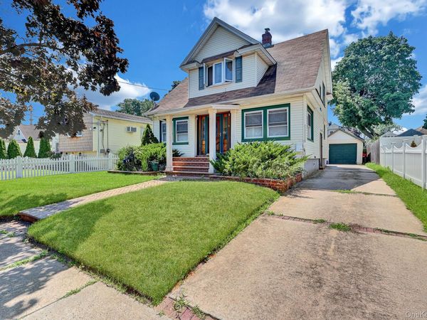 17 Shonnard Avenue , Freeport, NY 11520