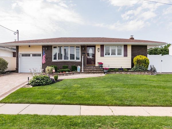 34 1st Avenue , Farmingdale, NY 11735