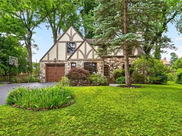 33 Fair Oaks Drive, East Rochester, NY 14445