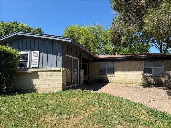 2800 W Fuller Avenue , Fort Worth, TX 76133