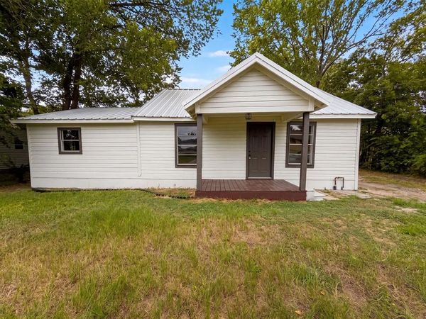 608 E Navasota Street , Groesbeck, TX 76642