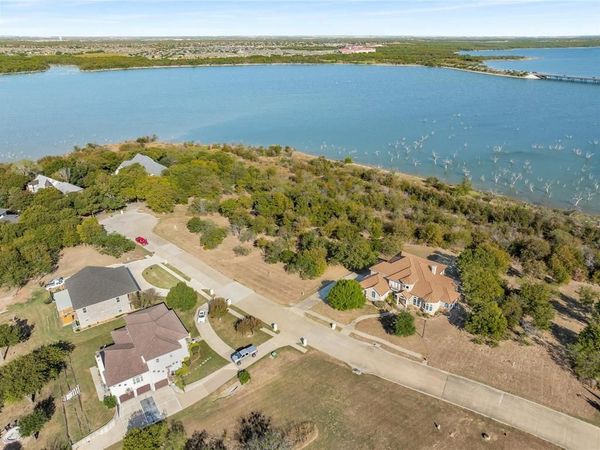 1123 Mallard Pointe Drive , Grand Prairie, TX 75104