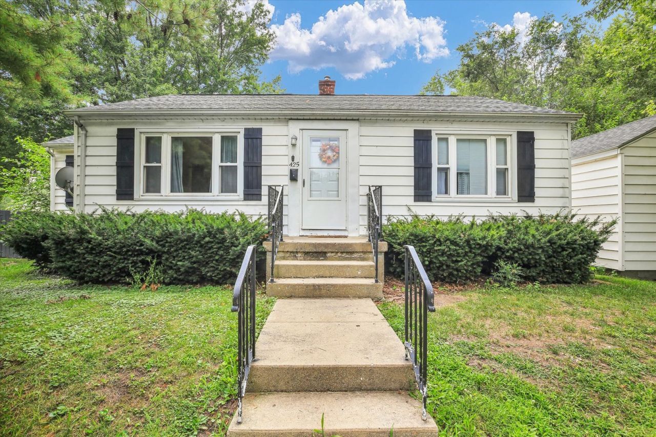 425 S Beech Street , Arthur, IL 61911