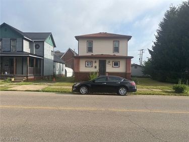 309 E 1st Street, Uhrichsville, OH 44683