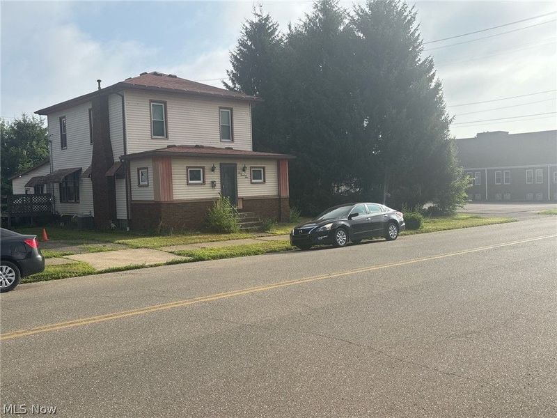309 E 1st Street, Uhrichsville, OH 44683 Photo 3