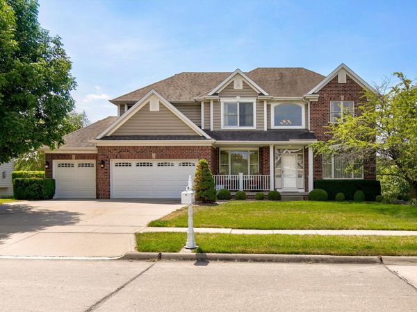 15220 Ridgemont Drive, Urbandale, IA 50323