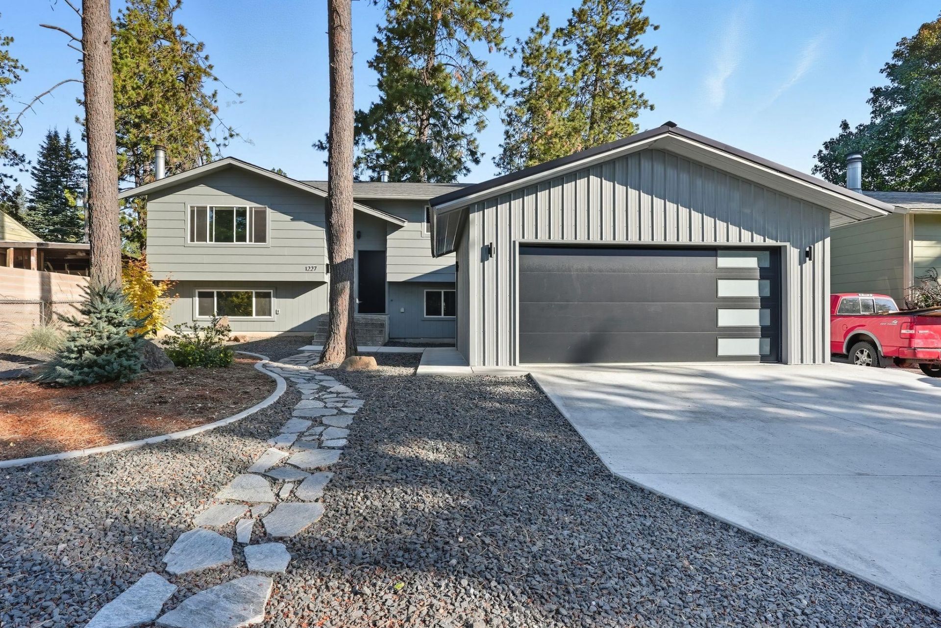 1227 E 36th Ave, Spokane, WA 99203 Main Photo