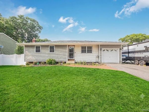 183 Cherokee Street , Ronkonkoma, NY 11779