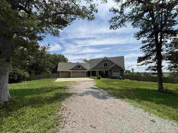 25748 Golden Pond Ln Se, Lone Tree, IA 52755
