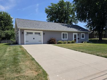 411 Bullis Street, Kenyon, MN 55946