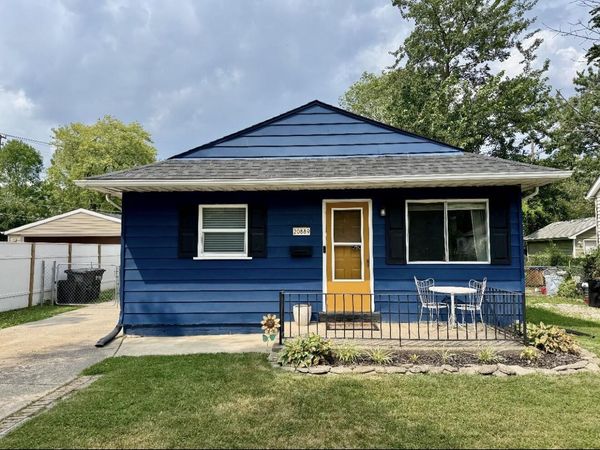 20889 E Ridgemont Road, Harper Woods, MI 48225