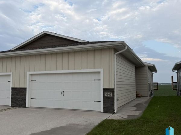 3607 S Heather Ave, Sioux Falls, SD 57106
