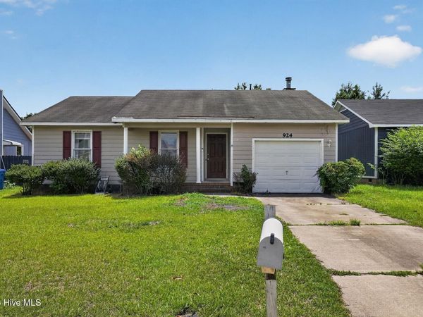 924 Glen Reilly Drive , Fayetteville, NC 28314