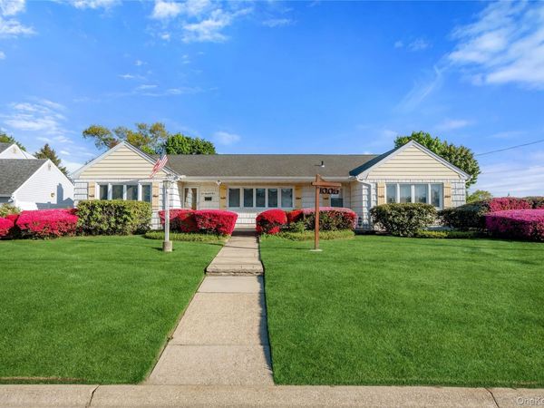 1005 3rd Street , West Babylon, NY 11704
