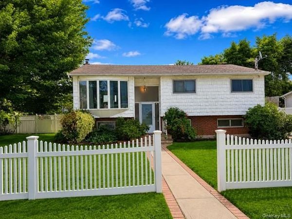 28 S 28 Street , Wyandanch, NY 11798