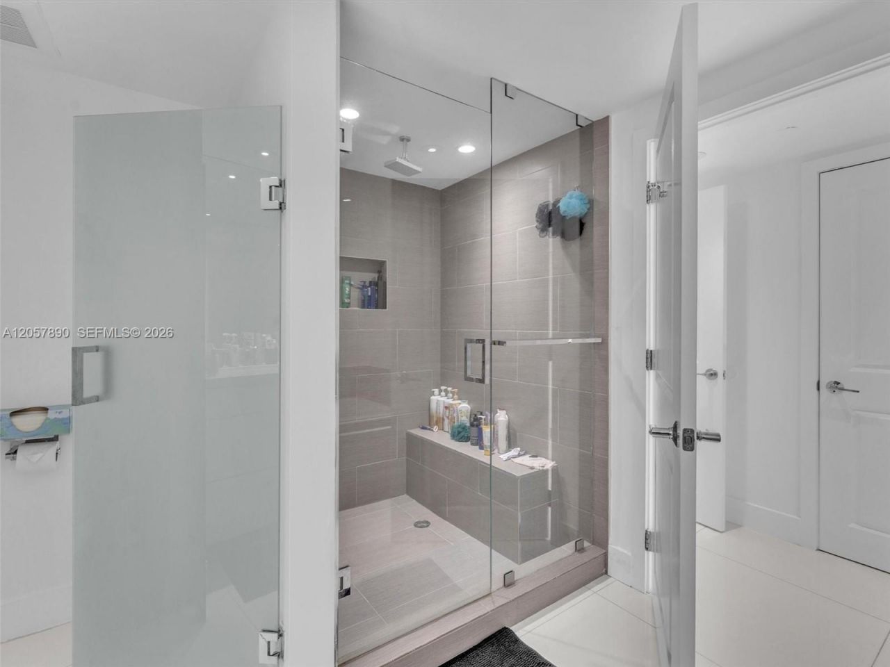 19707 Turnberry Way , Unit 21D, Aventura, FL 33180 Photo