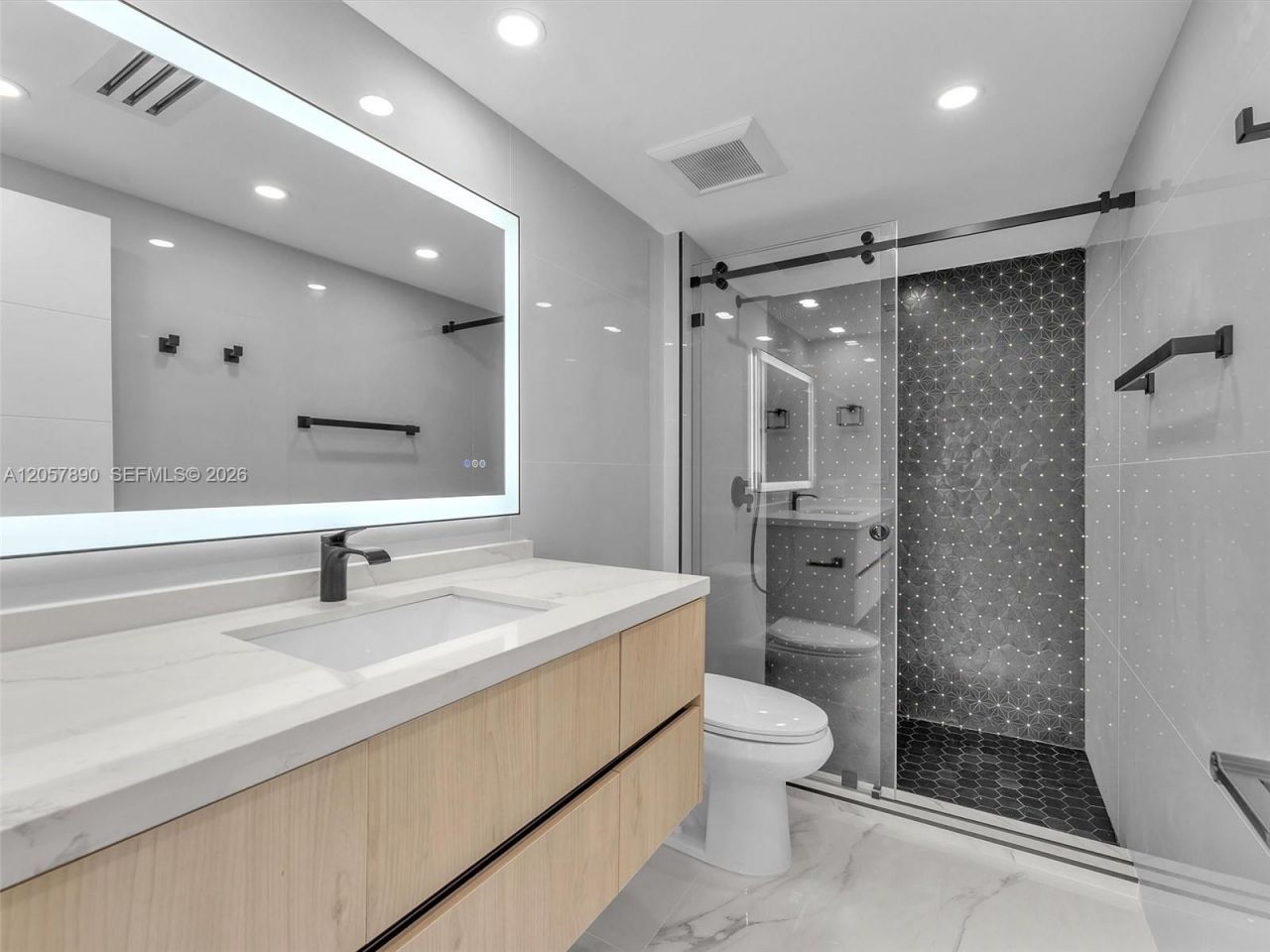 19707 Turnberry Way , Unit 21D, Aventura, FL 33180 Photo