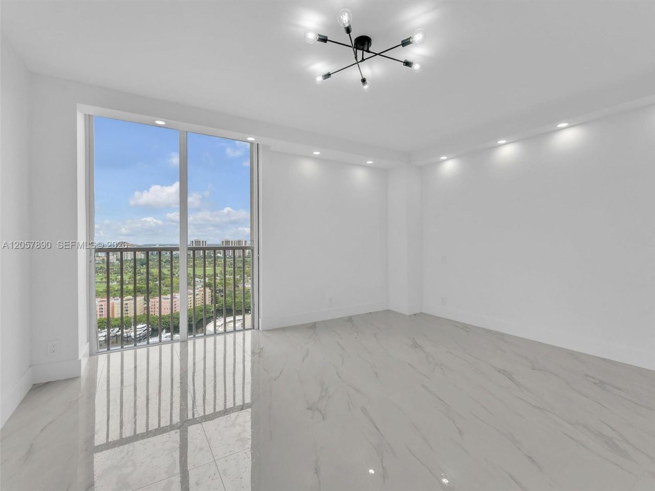 19707 Turnberry Way , Unit 21D, Aventura, FL 33180 Photo