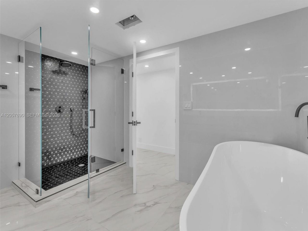 19707 Turnberry Way , Unit 21D, Aventura, FL 33180 Photo