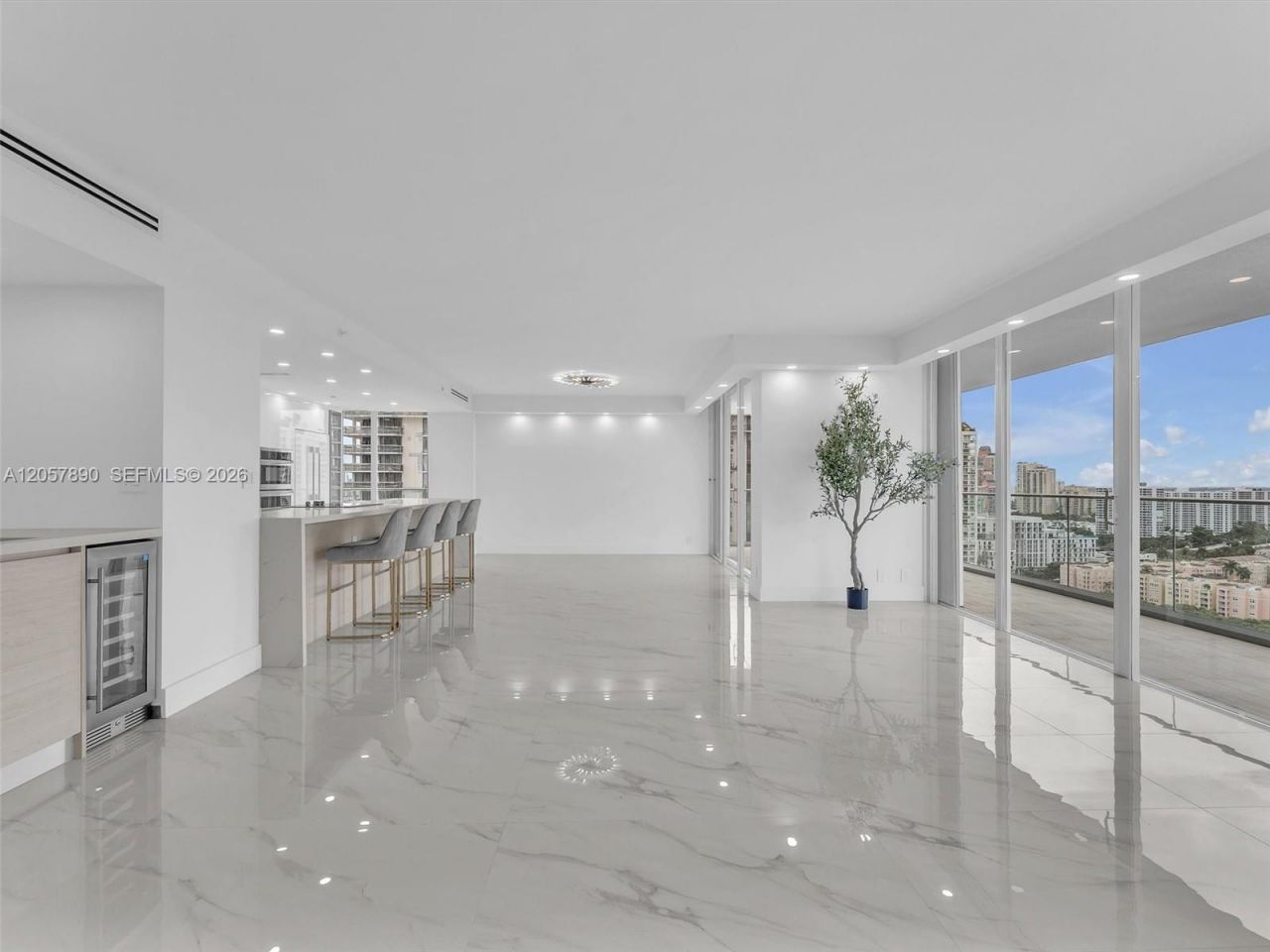 19707 Turnberry Way , Unit 21D, Aventura, FL 33180 Photo