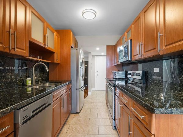 1690 NE 191st St , Unit 302-1, Miami, FL 33179